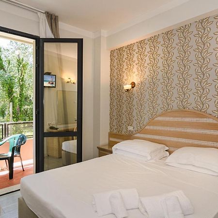 מרינה די מסה Hotel Nedy מראה חיצוני תמונה