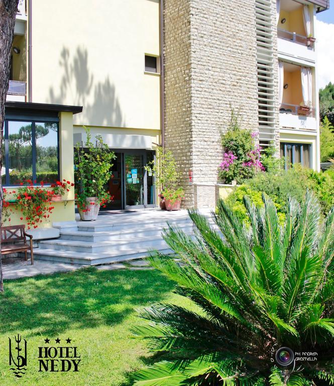 מרינה די מסה Hotel Nedy מראה חיצוני תמונה