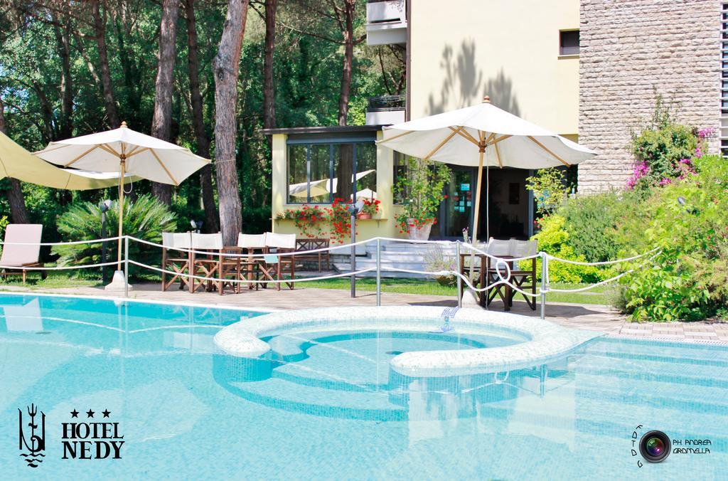 מרינה די מסה Hotel Nedy מראה חיצוני תמונה