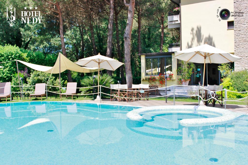 מרינה די מסה Hotel Nedy מראה חיצוני תמונה