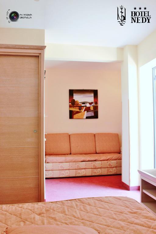מרינה די מסה Hotel Nedy מראה חיצוני תמונה