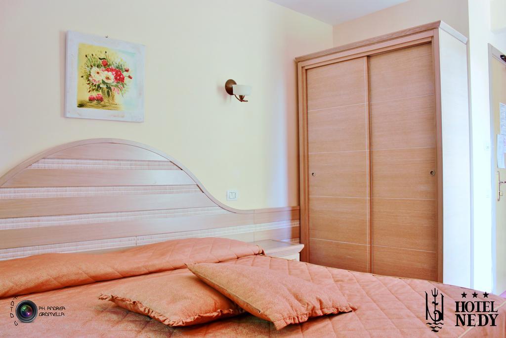 מרינה די מסה Hotel Nedy מראה חיצוני תמונה