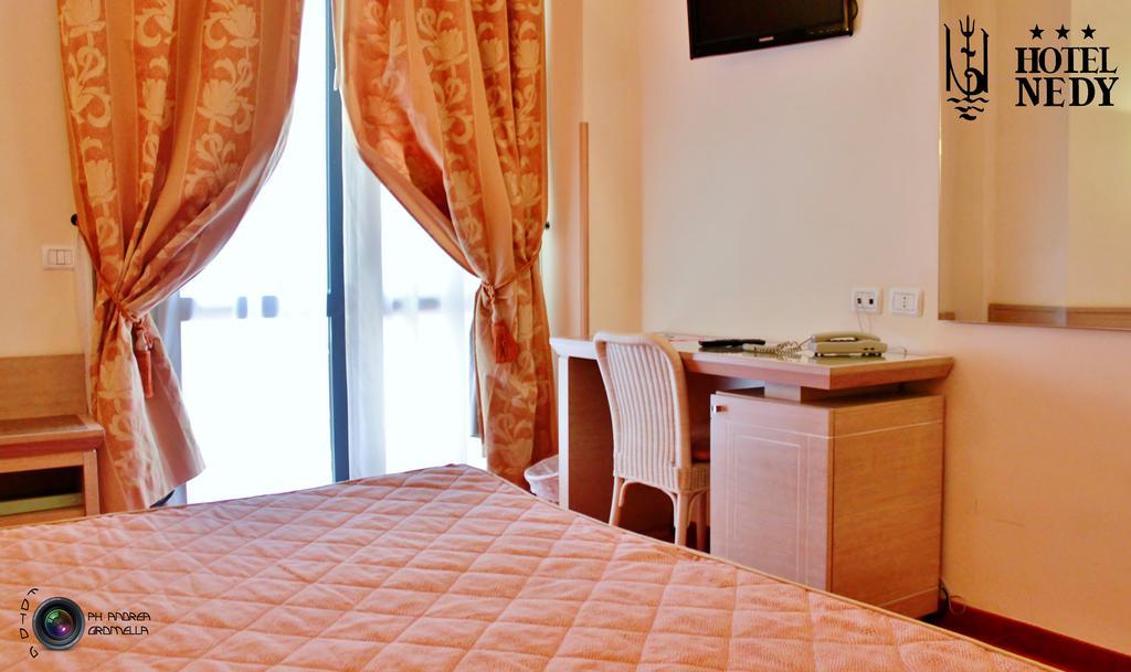 מרינה די מסה Hotel Nedy מראה חיצוני תמונה