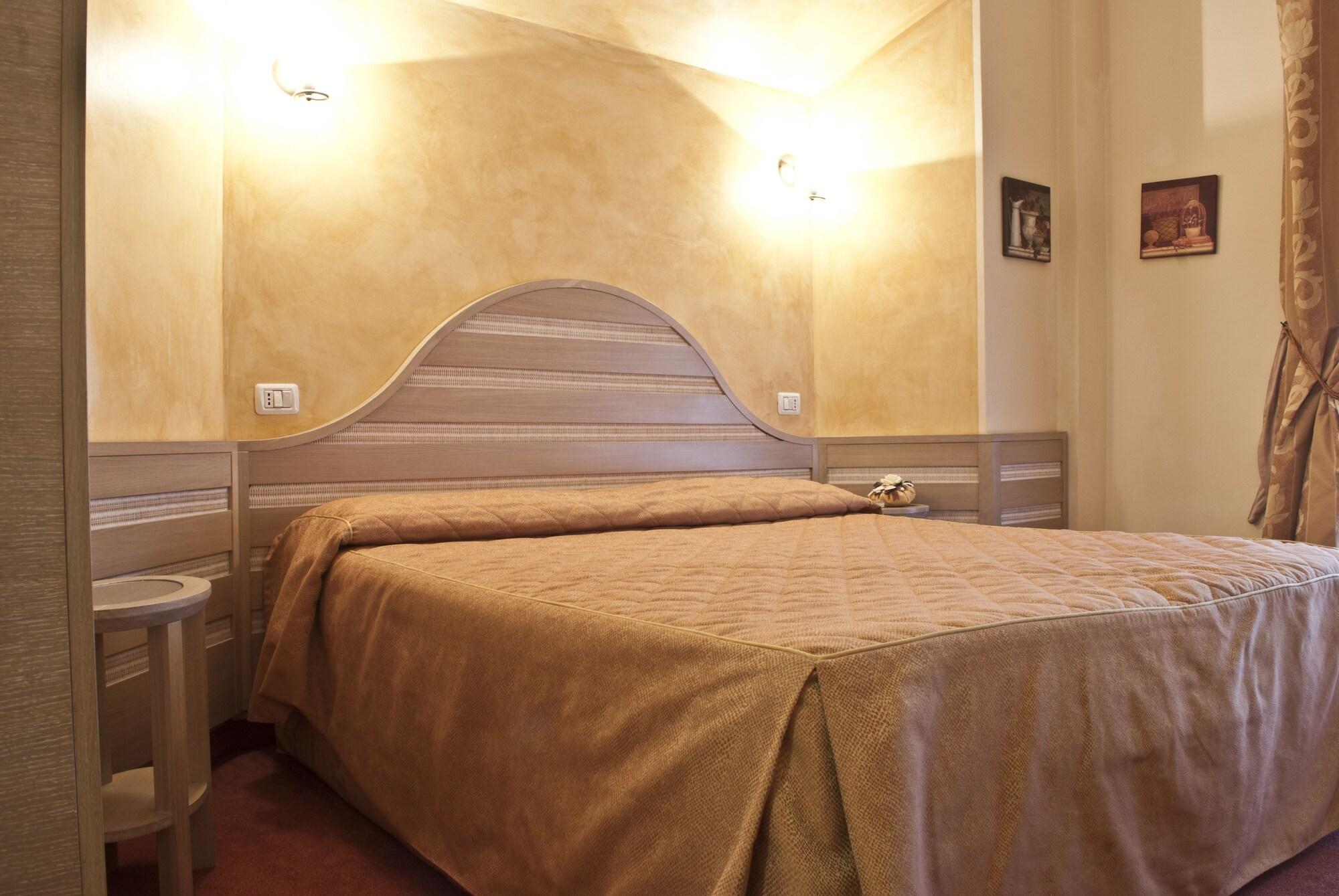 מרינה די מסה Hotel Nedy מראה חיצוני תמונה
