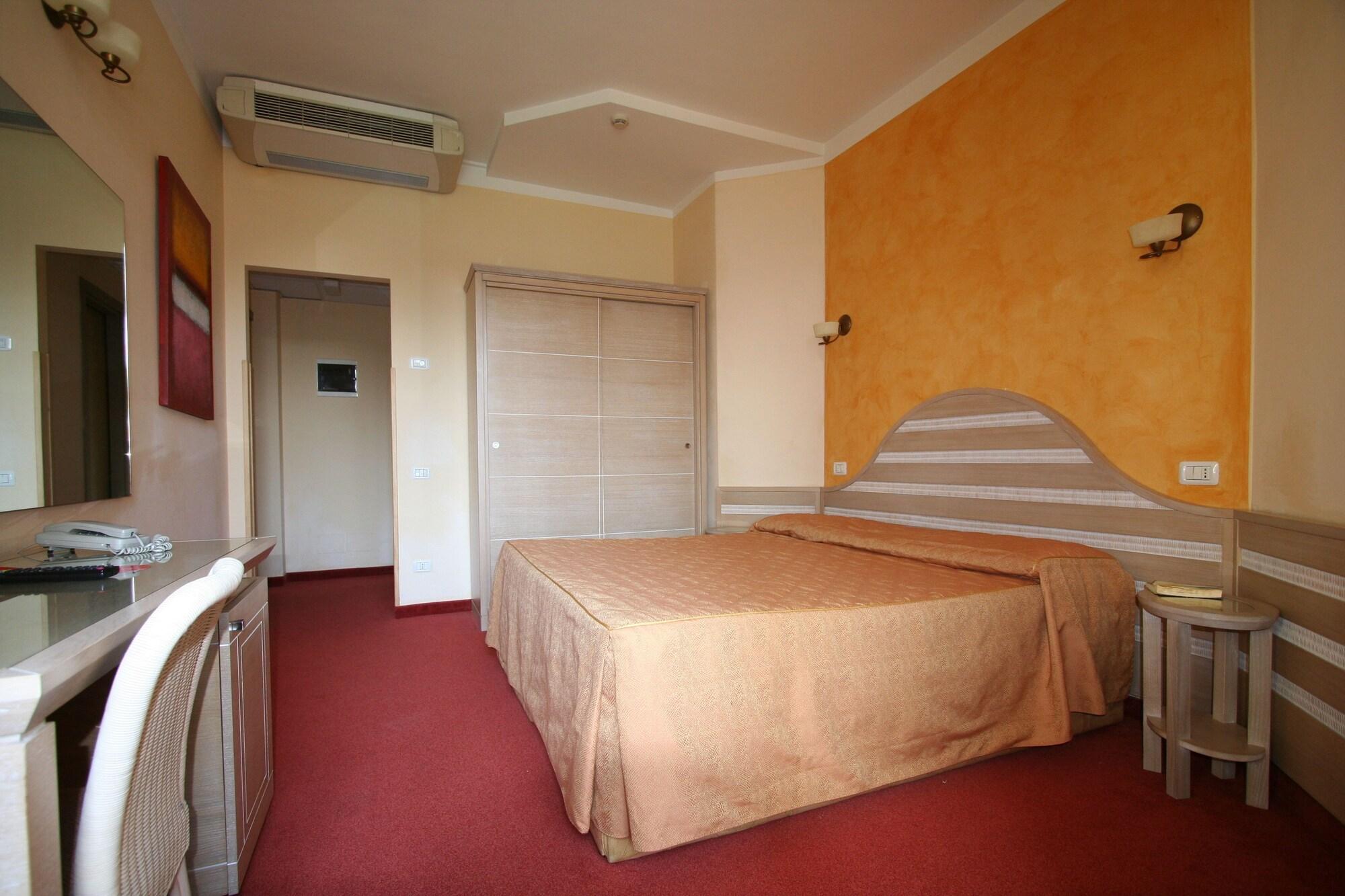 מרינה די מסה Hotel Nedy מראה חיצוני תמונה