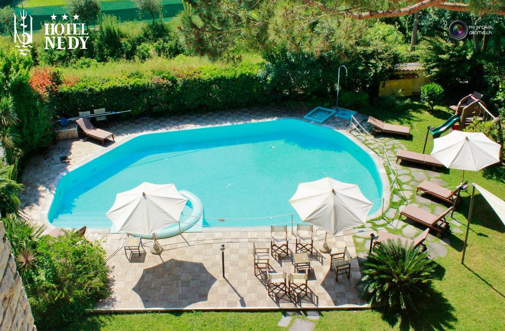 מרינה די מסה Hotel Nedy מראה חיצוני תמונה