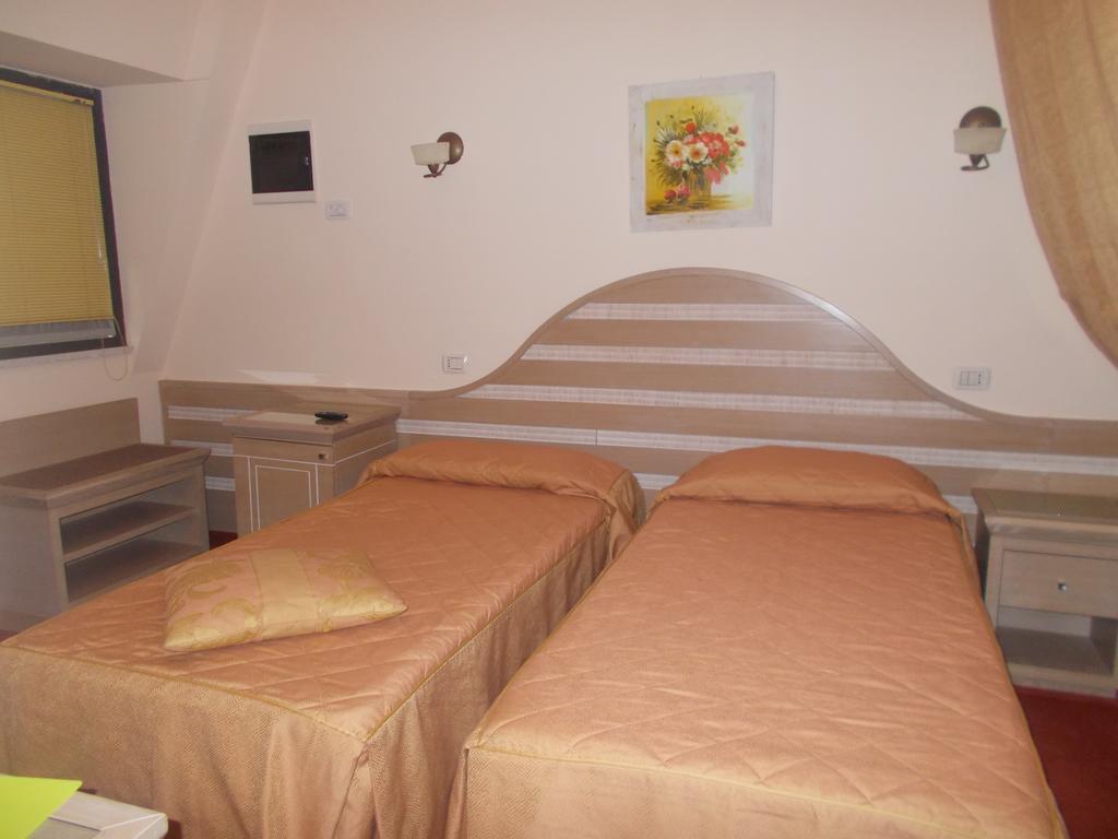 מרינה די מסה Hotel Nedy מראה חיצוני תמונה