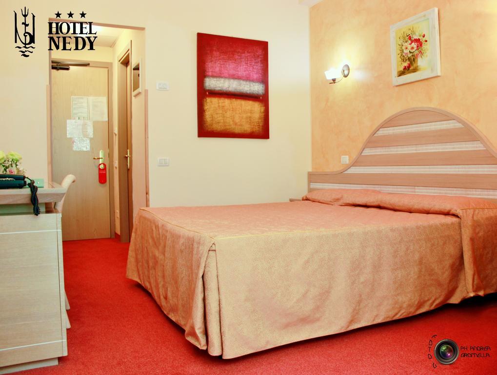 מרינה די מסה Hotel Nedy מראה חיצוני תמונה