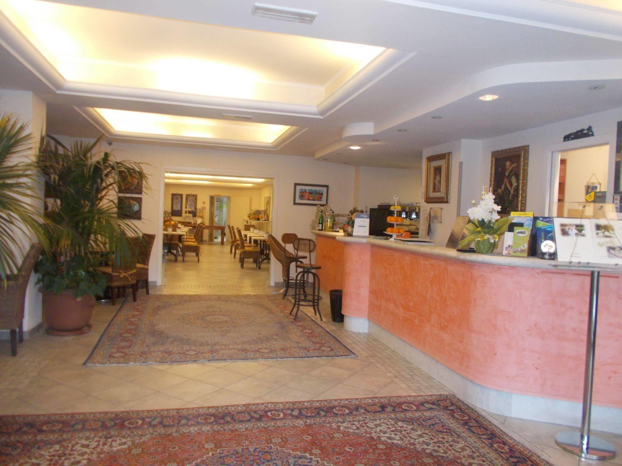 מרינה די מסה Hotel Nedy מראה חיצוני תמונה