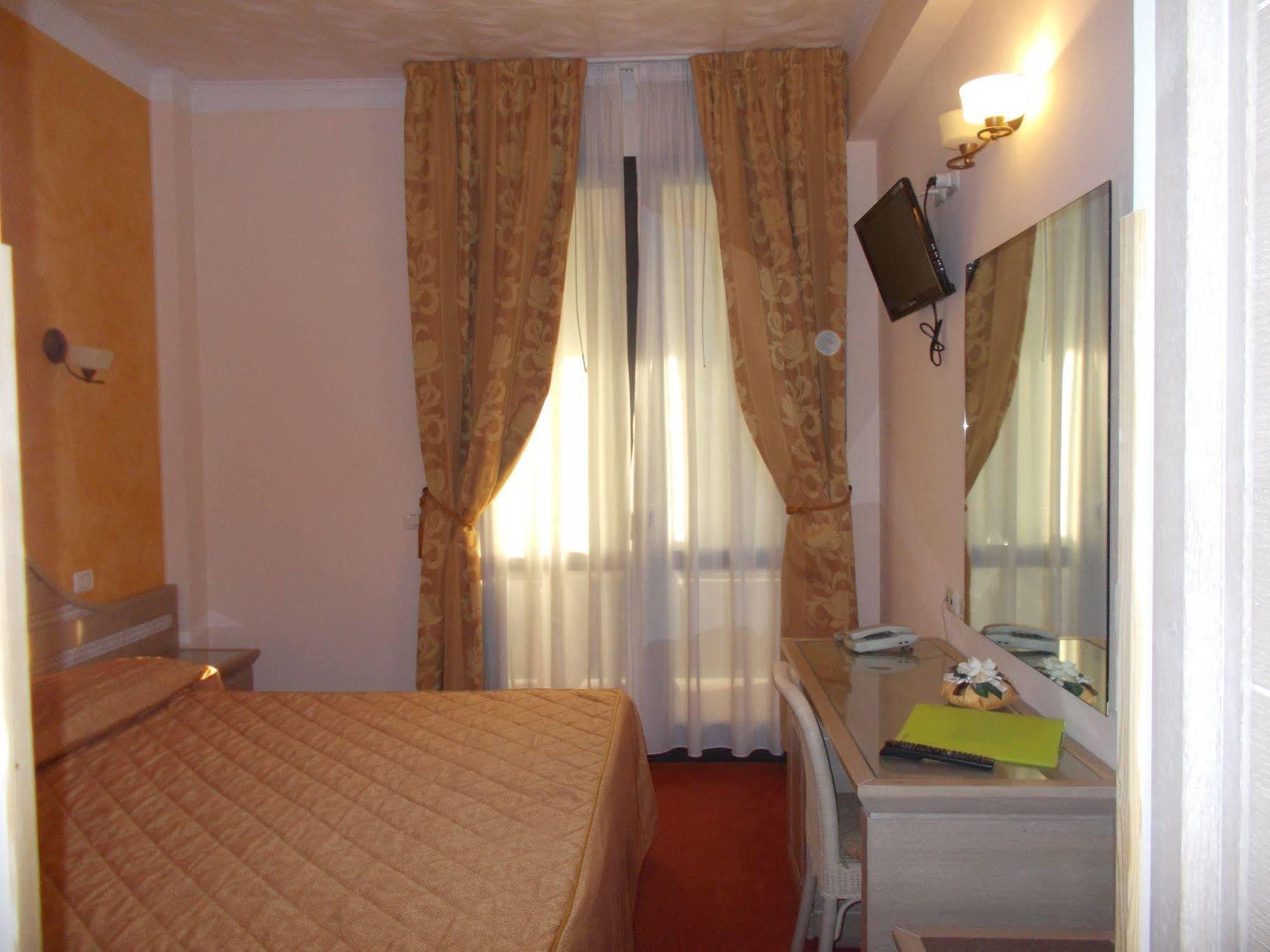 מרינה די מסה Hotel Nedy מראה חיצוני תמונה